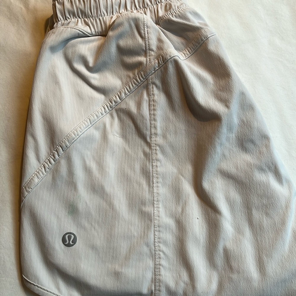 Lululemon shorts size 6